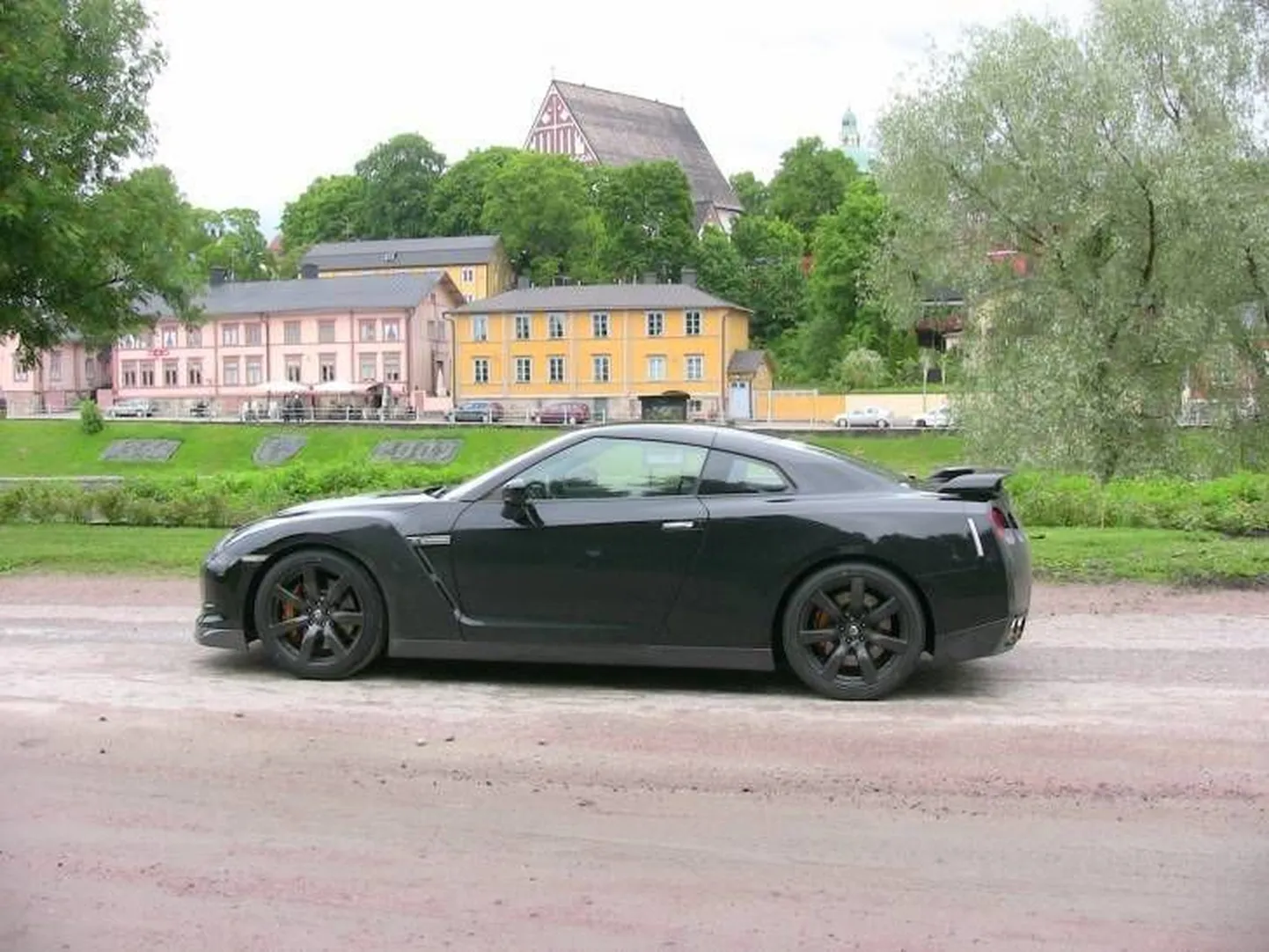 Nissan GT-R.