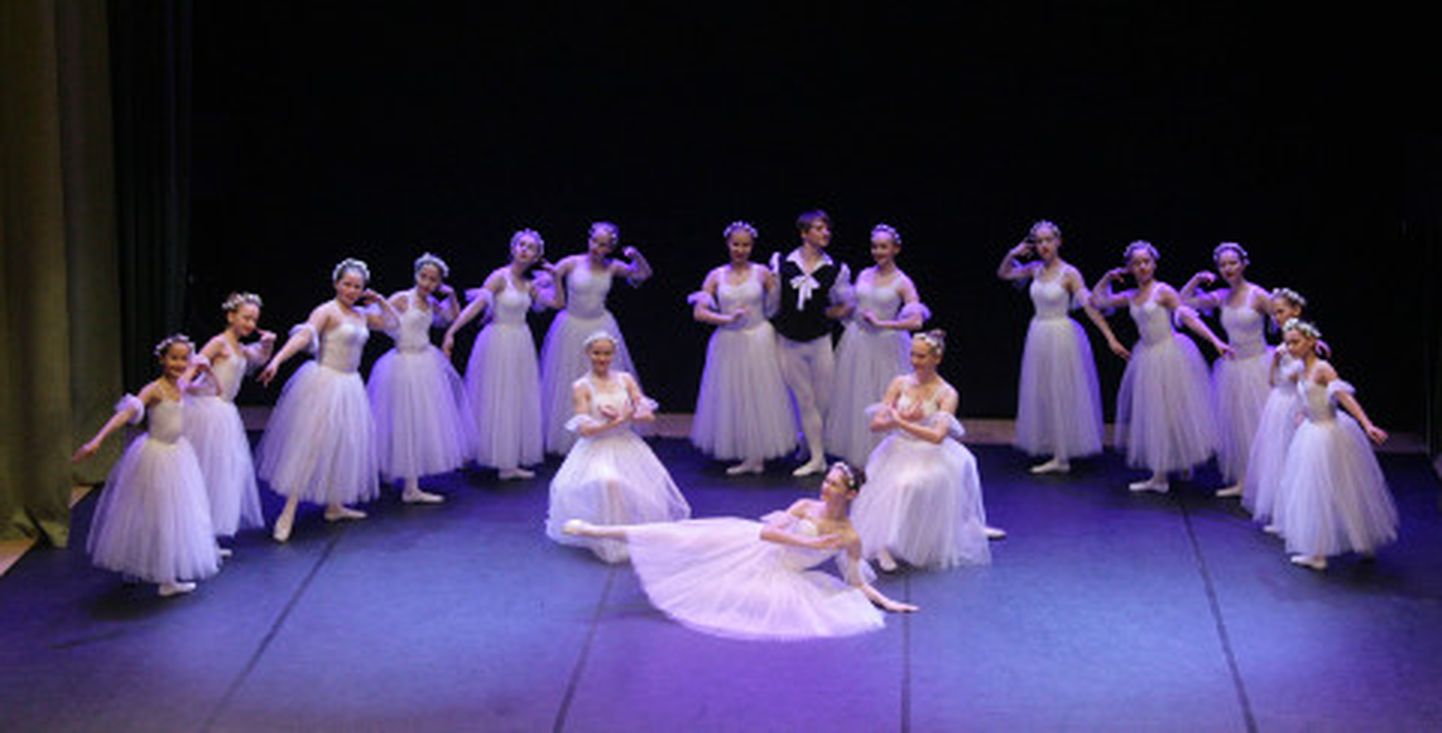 "Chopiniana" on võluv etendus Rakvere Kaurikooli balletiõpilaste esituses.