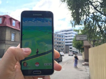 Pokémon Go mäng Tallinna tänavatel. Foto:
