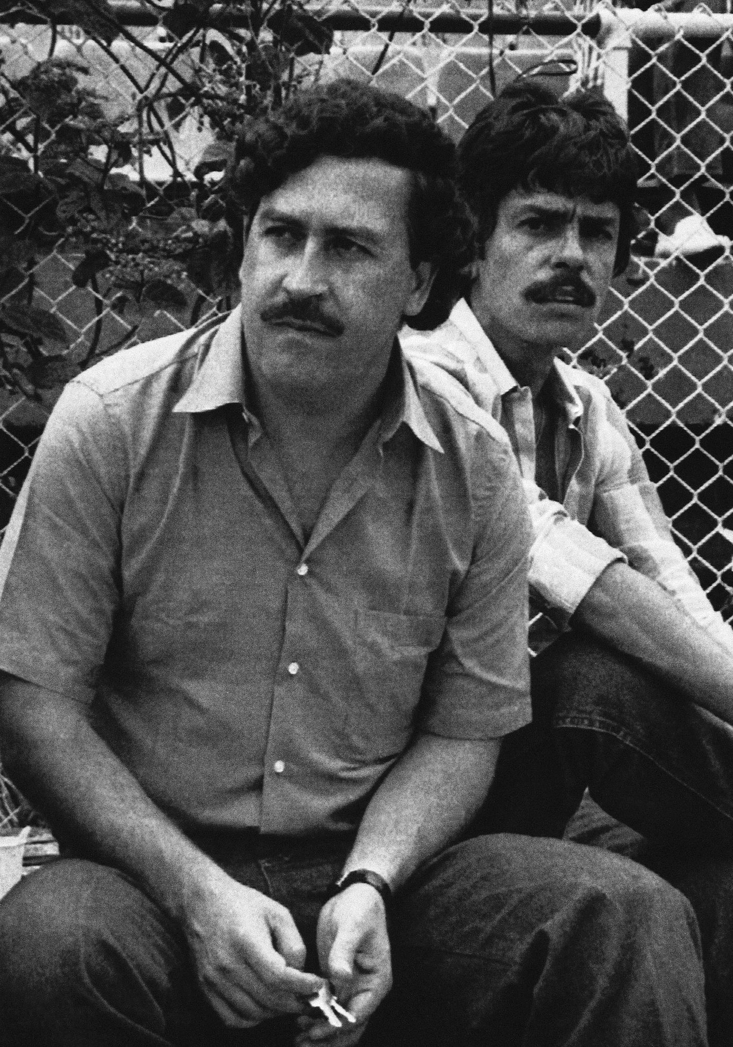 Colombia Medellini narkokartelli boss Pablo Escobar (ees) vaatamas 1983 Medllinis jalgpallimatši