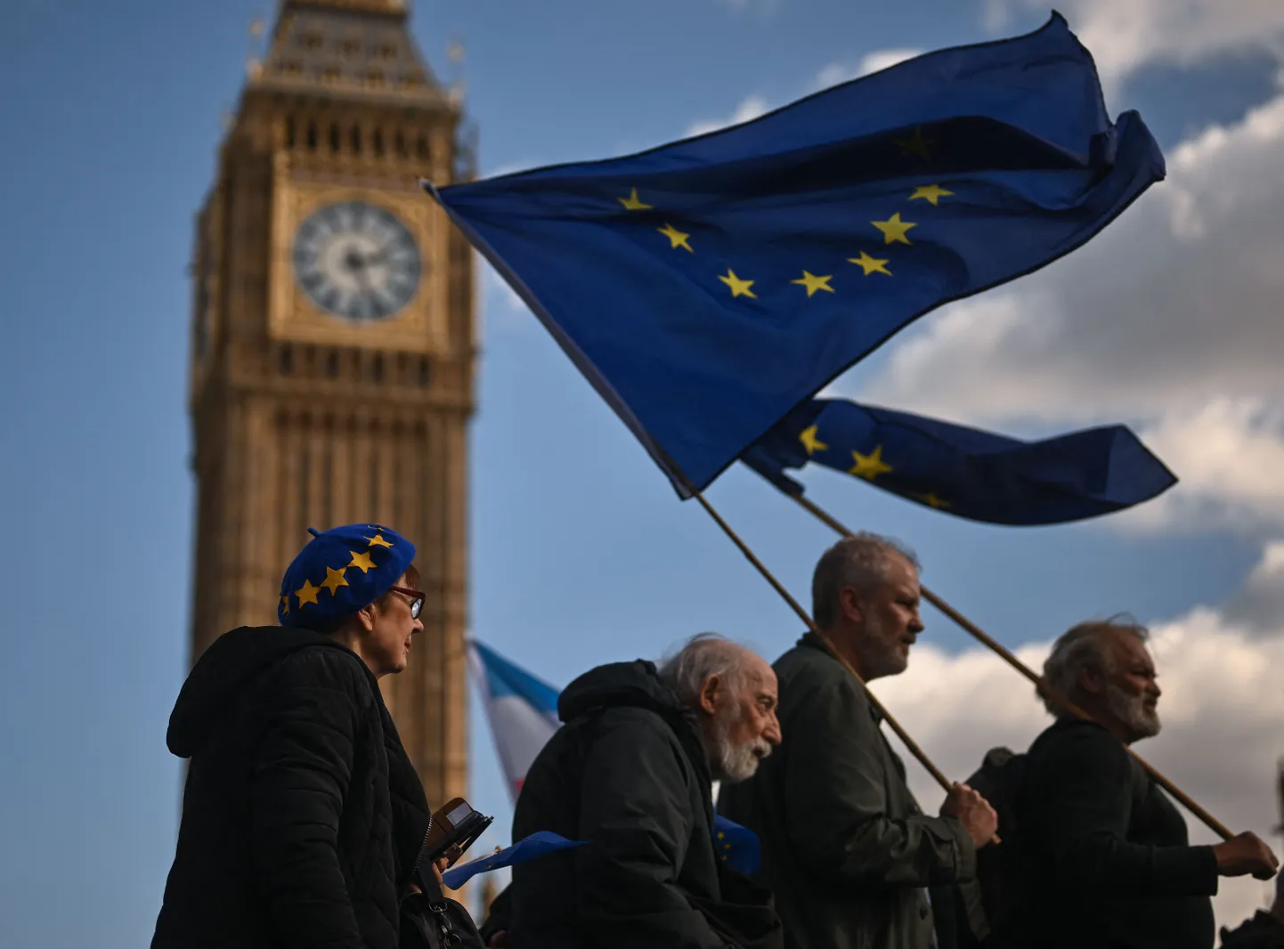 Laupäeval avaldasid Londonis mitusada inimest meelt nõudmaks Suurbritannia taasühinemist Euroopa Liiduga.