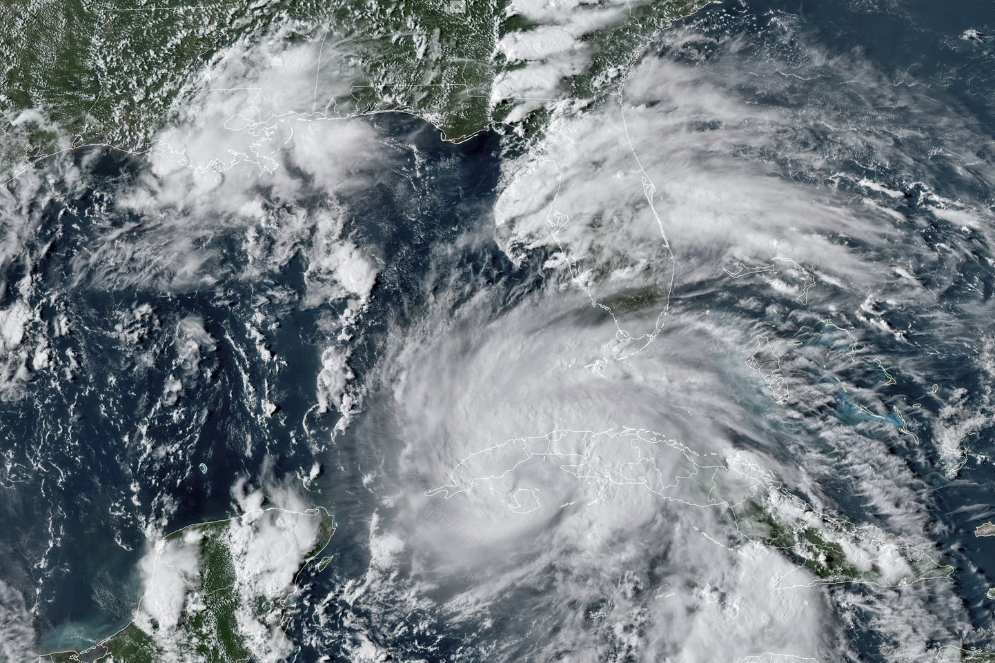Satelliitfoto orkaan Idast ületamas Kuuba lääneosa 27. august 2021.