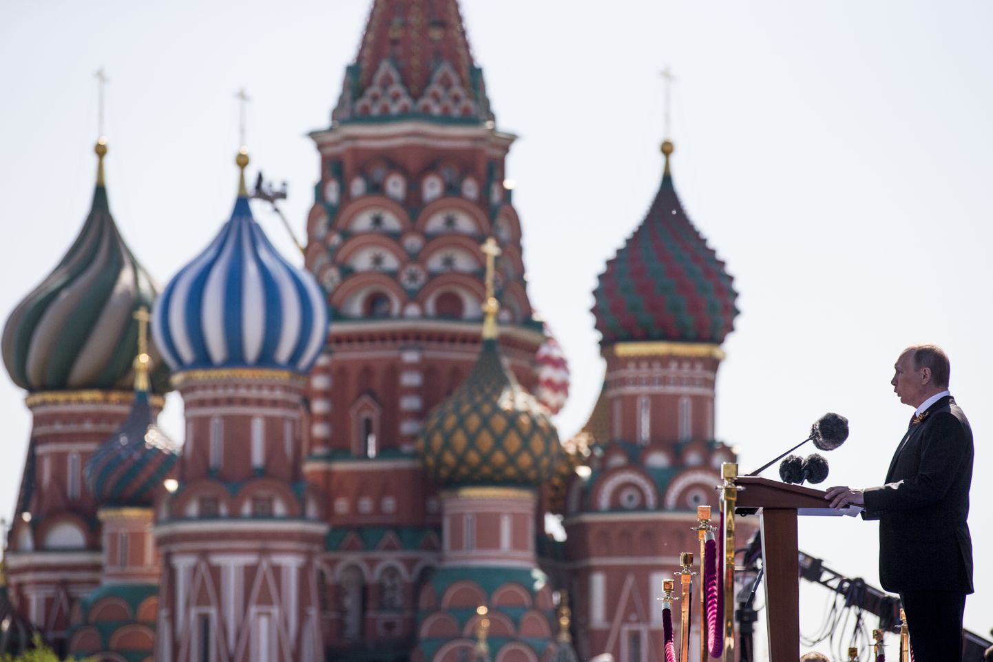 Vene president Vladimir Putin Punasel väljakul kõnet pidamas. Dugini hinnangul ei tea Putin ka ise, mida ta kuue aasta pärast teeb, kuid Putini ajastu langus on vältimatu.