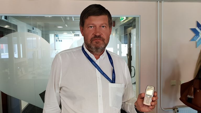 Riigikogu liige Mart Nutt ja tema Nokia