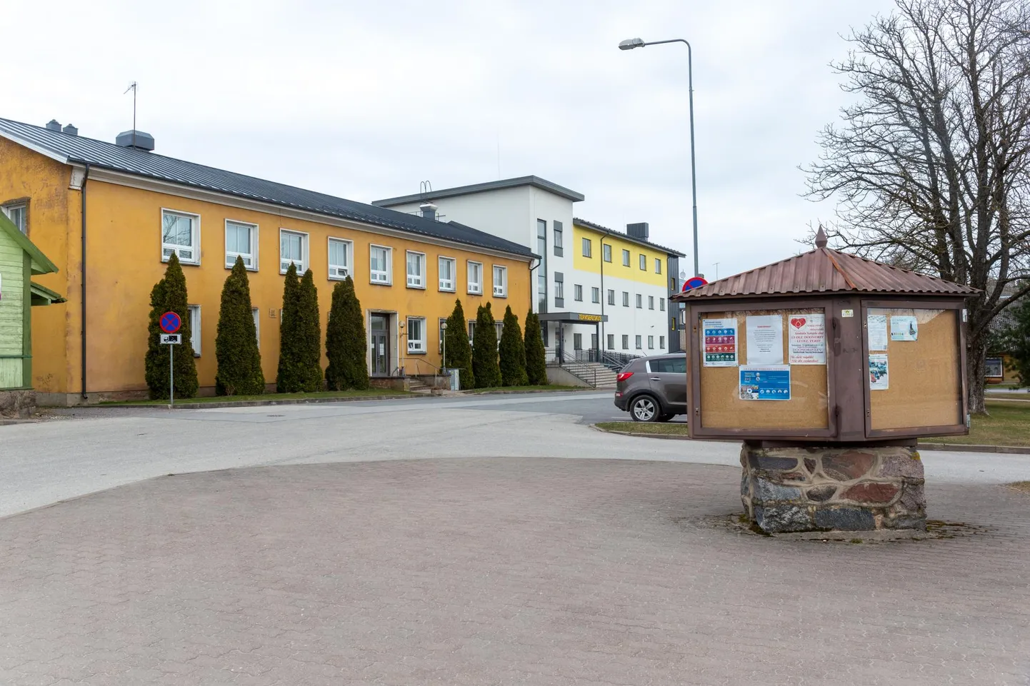 Selles majas asub Abja haigla hooldusosakond, kõrval paiknevas hoones on tervisekeskus, mille kolmandal korrusel on haigla ruumid.