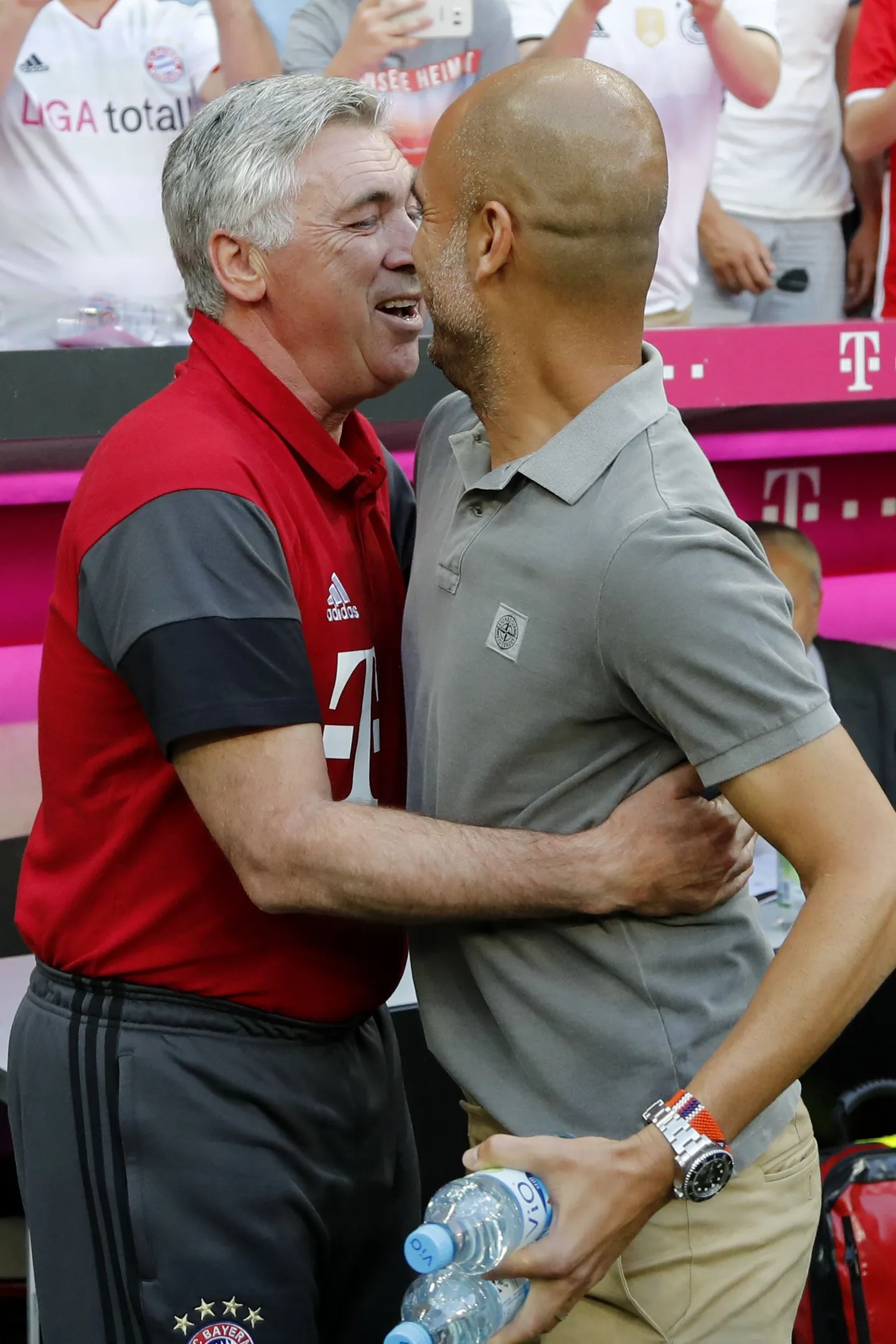 Carlo Ancelotti (vasakul) ja Pep Guardiola pärast omavahelist vastasseisu.