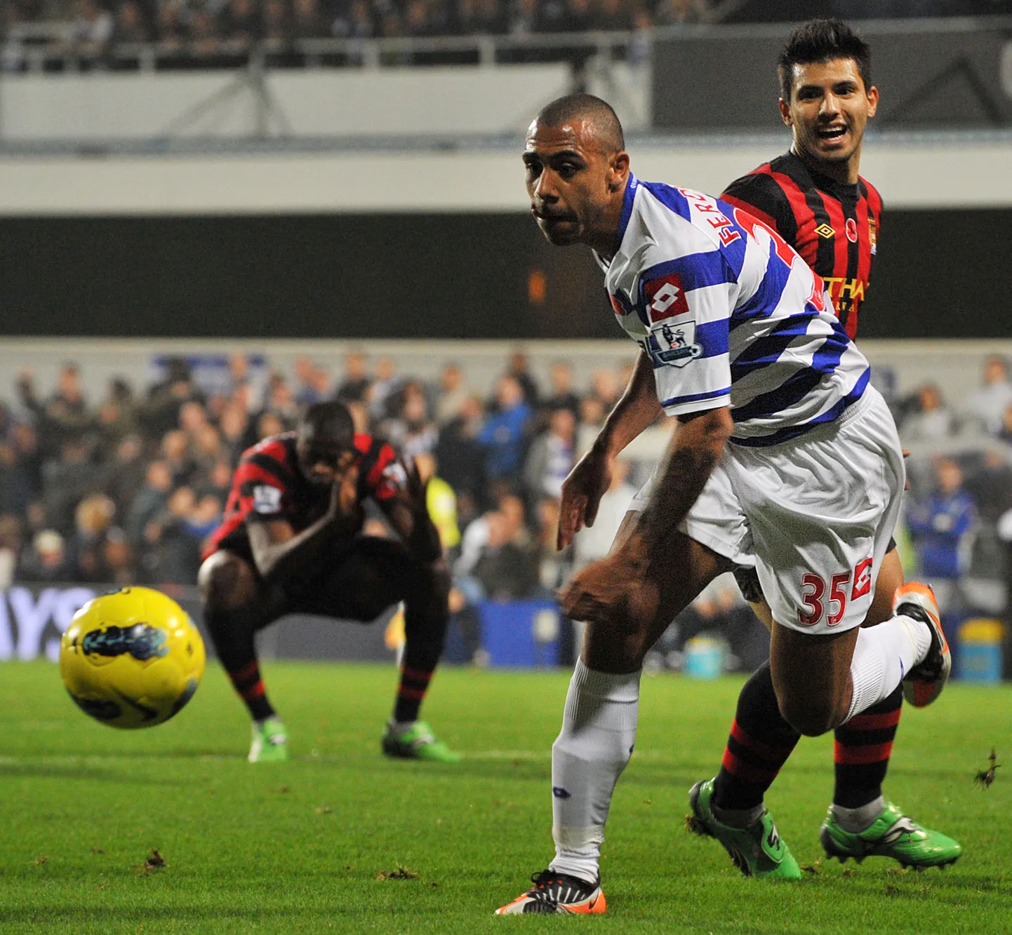 Anton Ferdinand (esiplaanil).