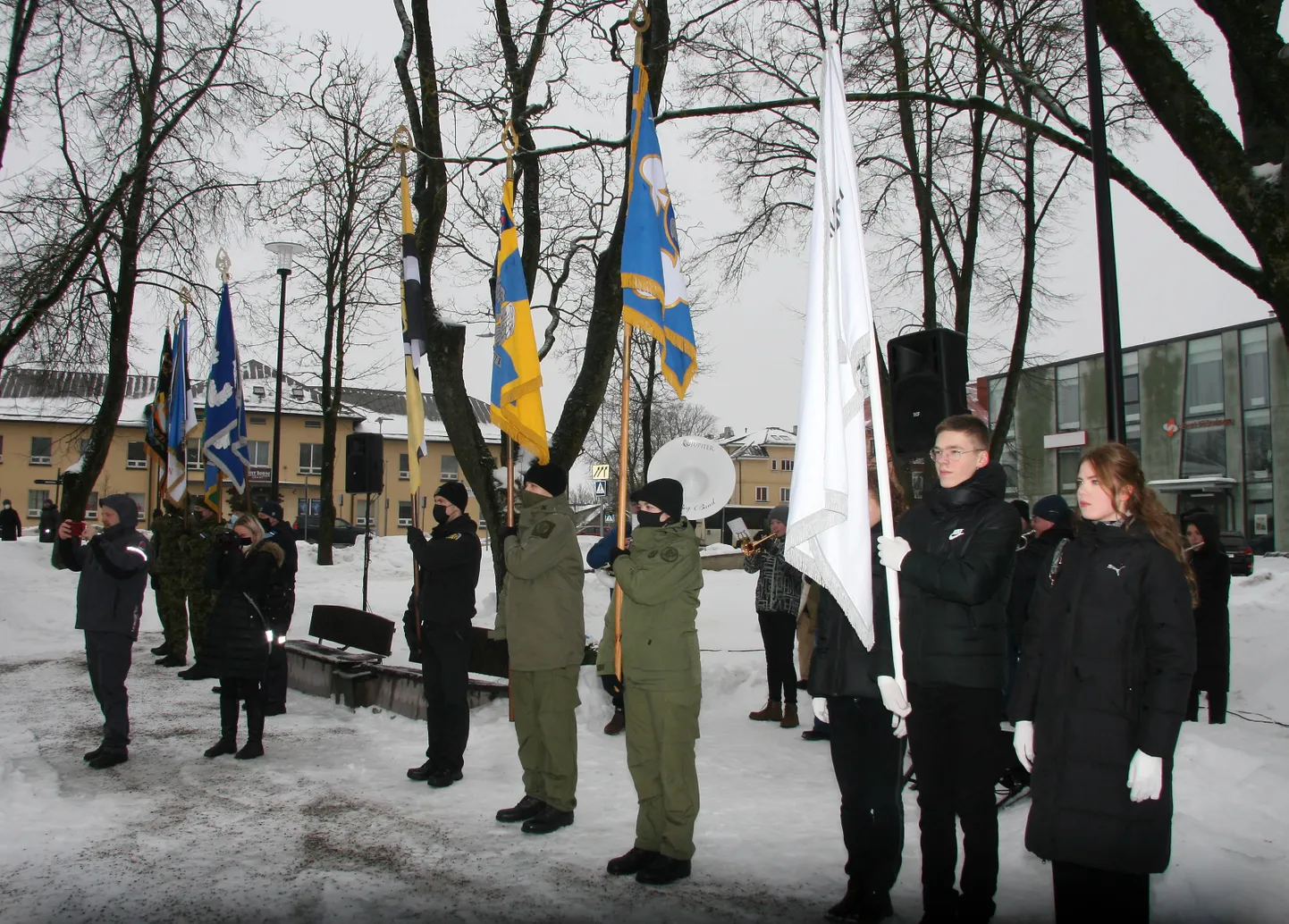 Jõhvis asetati pärjad Vabadussõja tundmatu sõduri ja kindral Aleksander Tõnissoni monumendi jalamile.