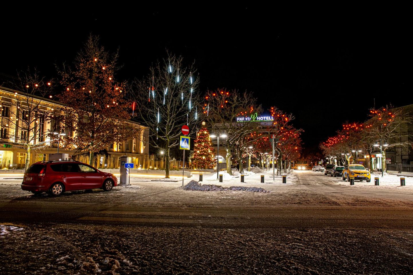 Pärnu linn tänavu aastavahetusel tulevärki ei korralda ja panustab rohkem jõulukaunistustesse.