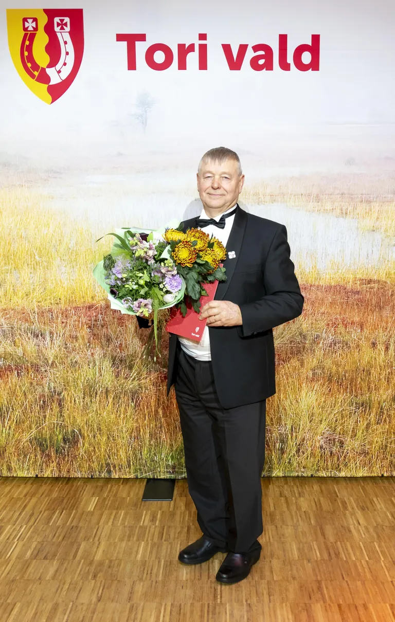 Tori valla aukodaniku tiitli ja valla vapimärgi vääriliseks valiti pastor Eduard Kakko.