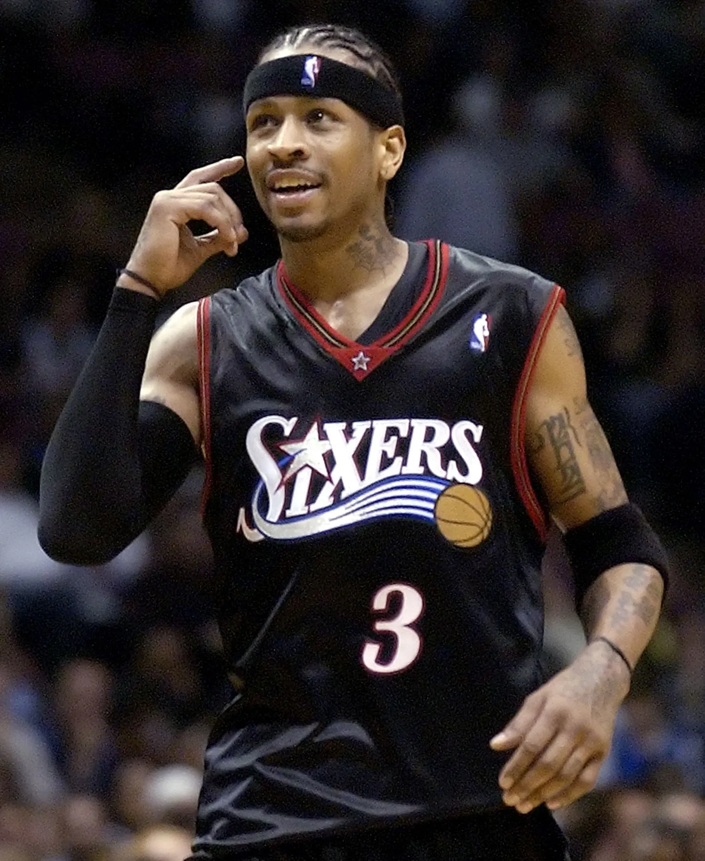 Allen Iverson Philadelphia 76ers'i särgis.