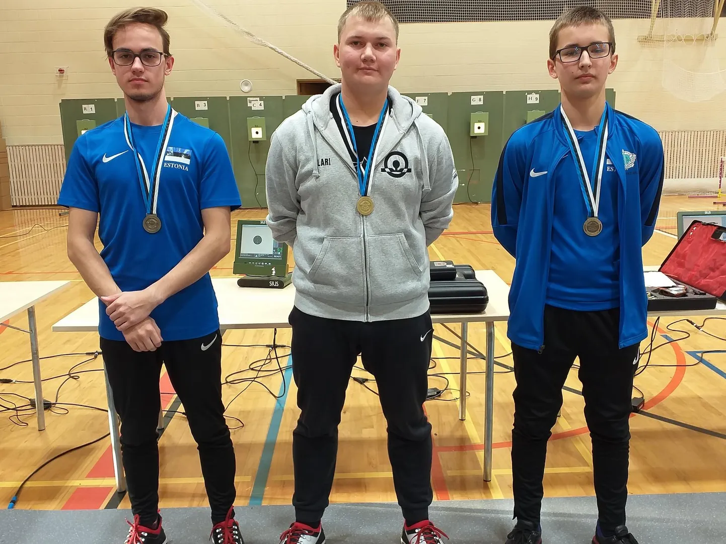Jaanus Laidus, Elari Tahvinov ja Ragnar Juurik autasustamisel Raplas.
