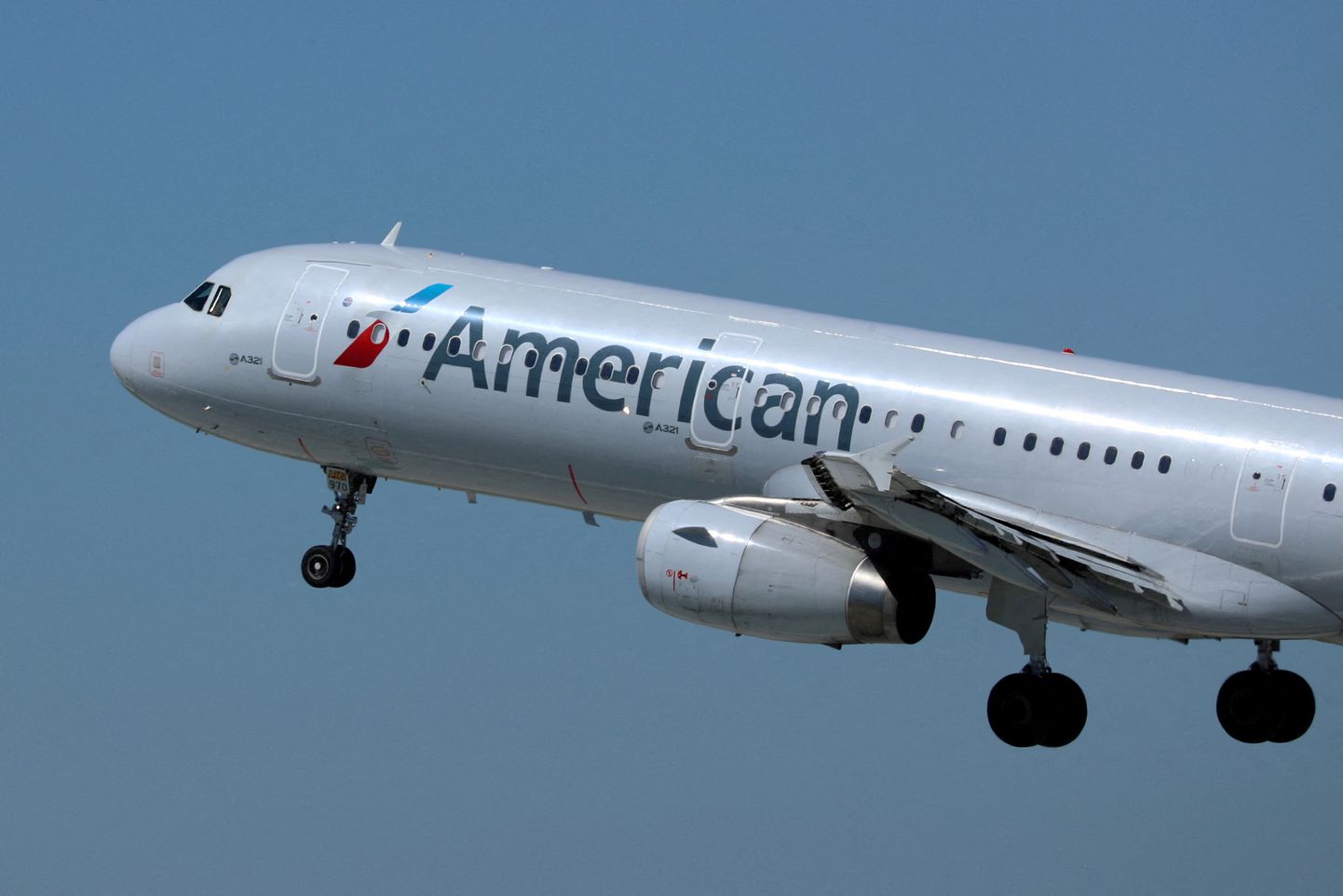 "American Airlines" lidmašīna.