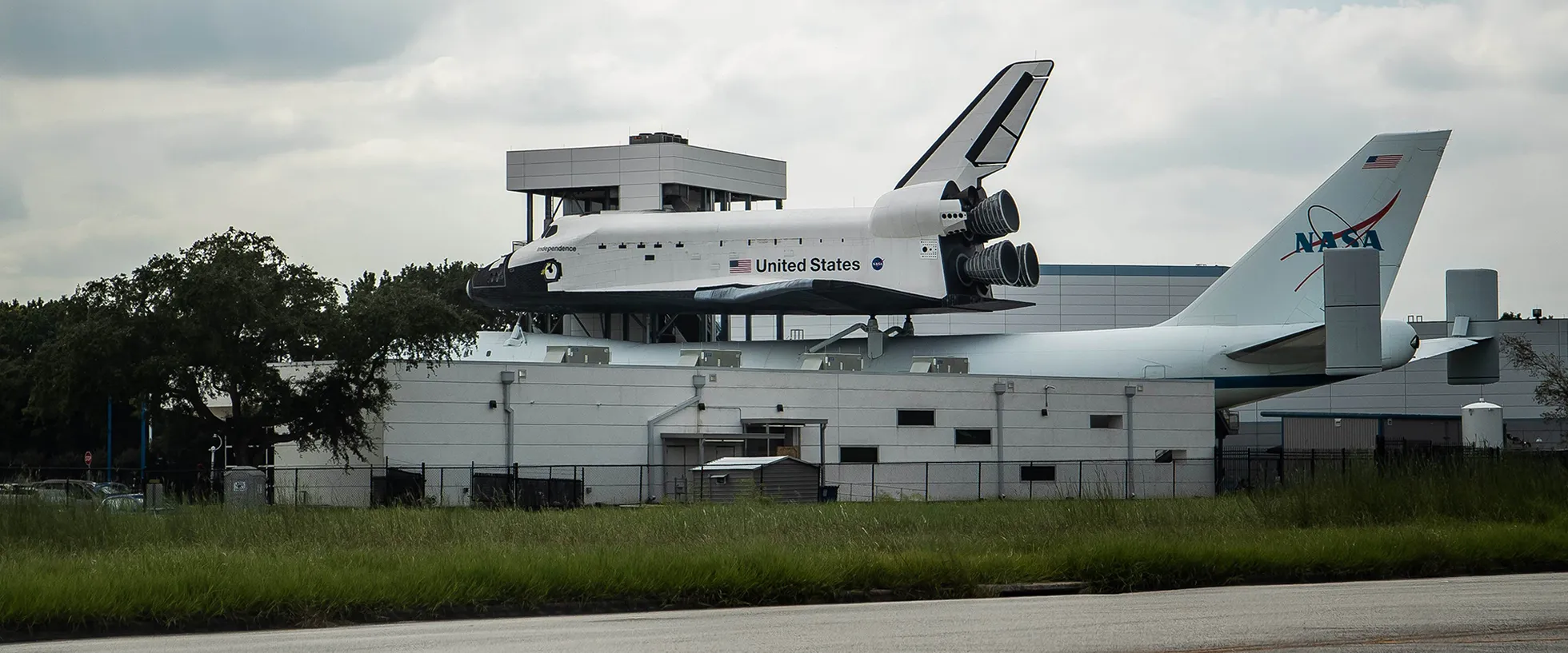 30 aastat kasutas NASA kosmoses käimiseks süstikuid. Mitmel lennul juhtunud traagilised õnnetused sundisid aga programmi kümmekond aastat tagasi lõpetama. Starliner ja SpaceX taastavad nüüd ameeriklaste iseseisva kosmosevõimekuse.