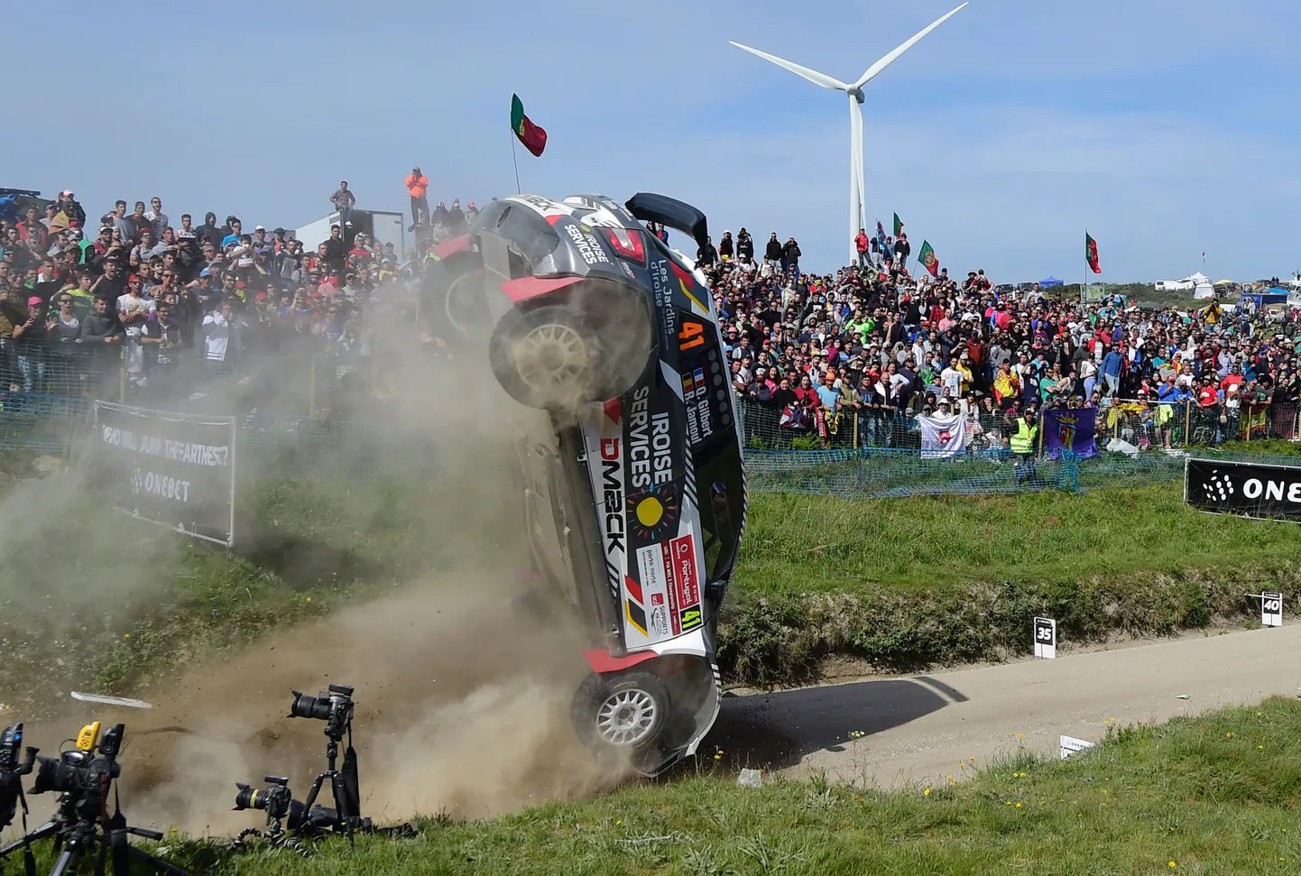 Quentin Gilbert tegi Fafe katsel ootamatult autoga salto.