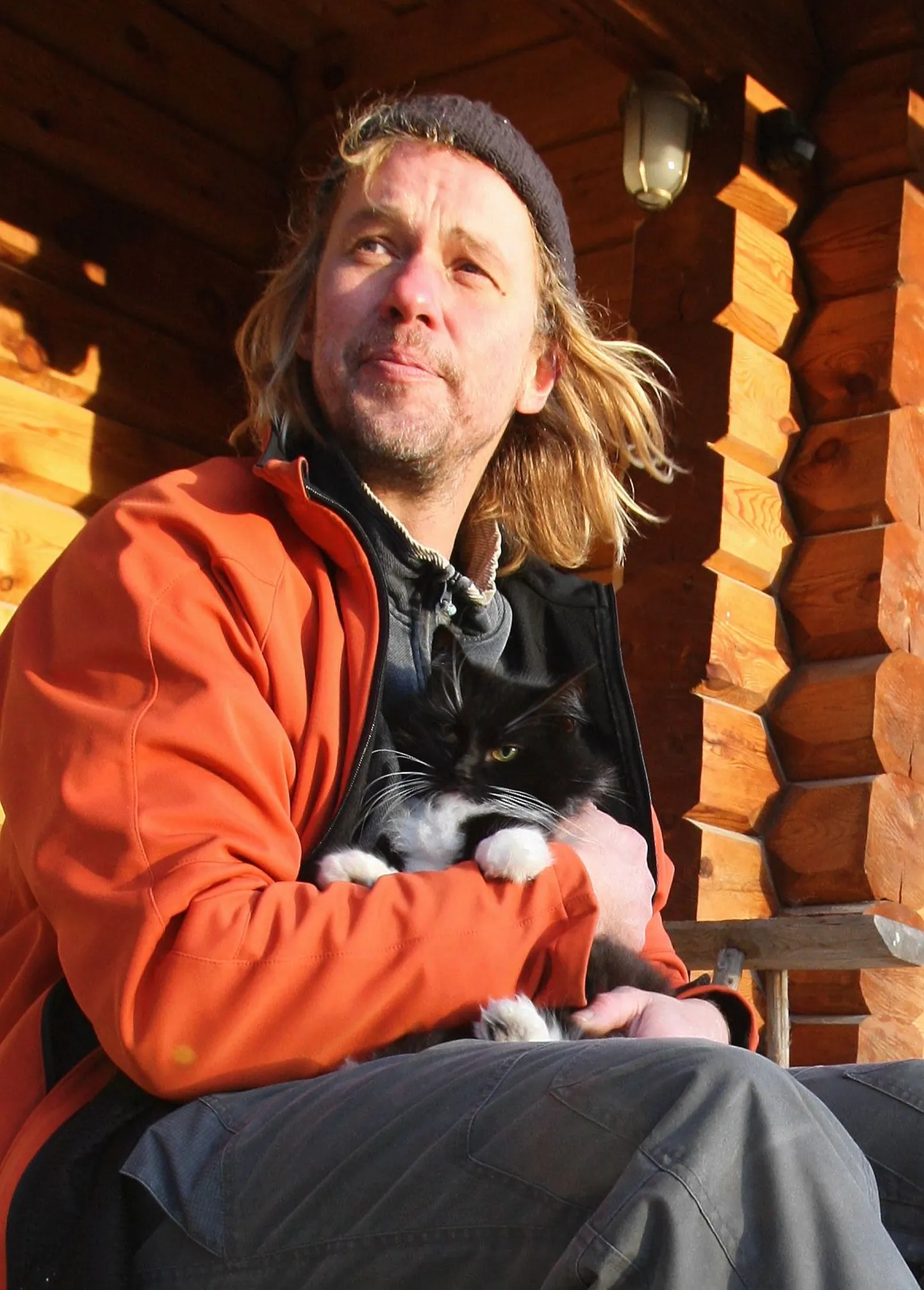 Jaan Tätte tähistab jaanipäeva Vilsandil sõprade seltsis.