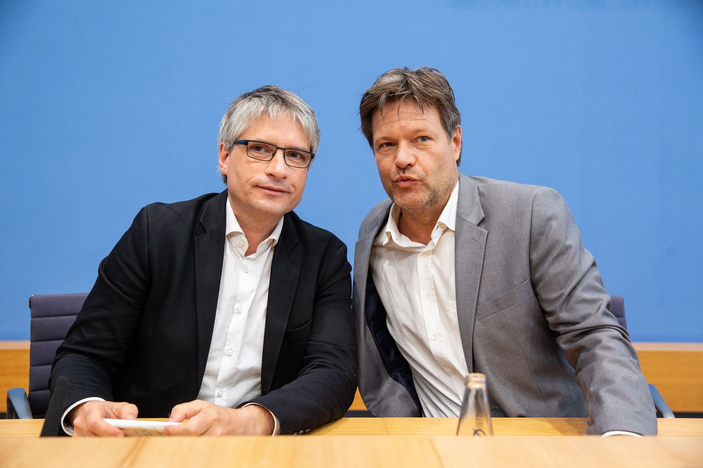 Saksa roheliste liidrid Sven Giegold (vasakul) ja Robert Habeck.
