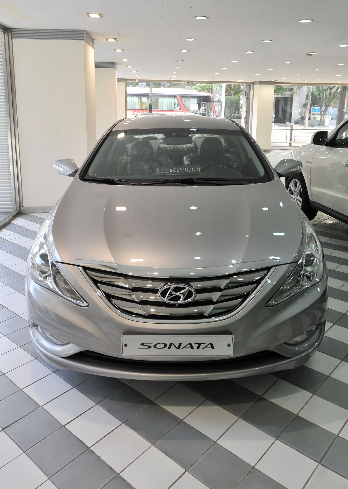 Автомобиль Hyundai Sonata.