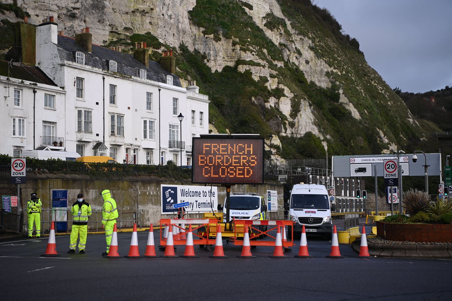 Doveri sadam suleti Suurbritannia kaubavedajatele pühapäeva õhtul.