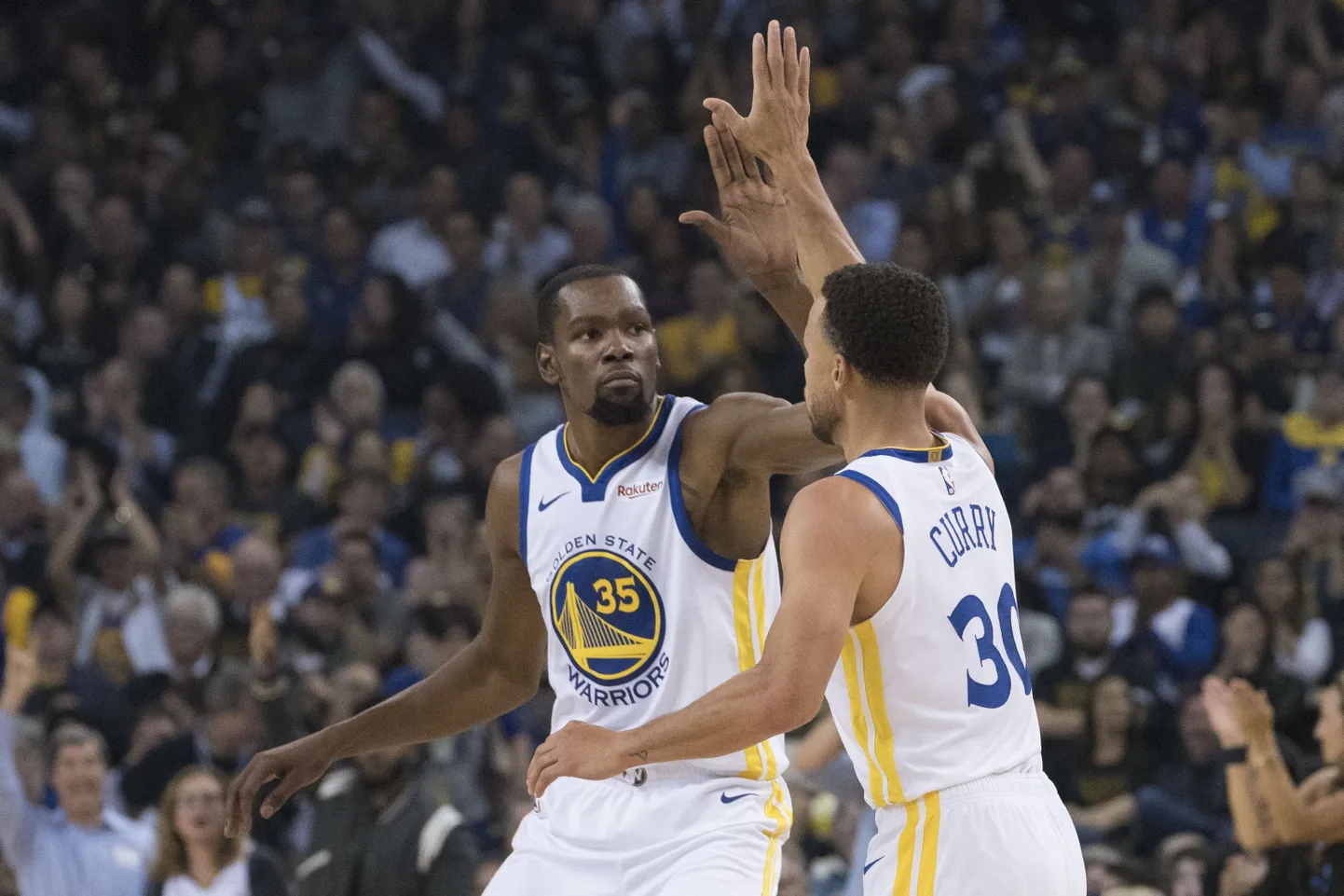 Kevin Durant ja Stephen Curry on rõõmsad