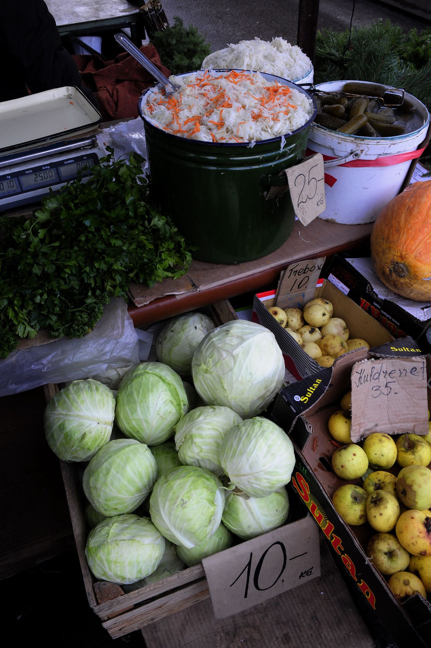 Rotermanni kvartalisse tuleb eestimaise toidu turg. Pildil turukaup.