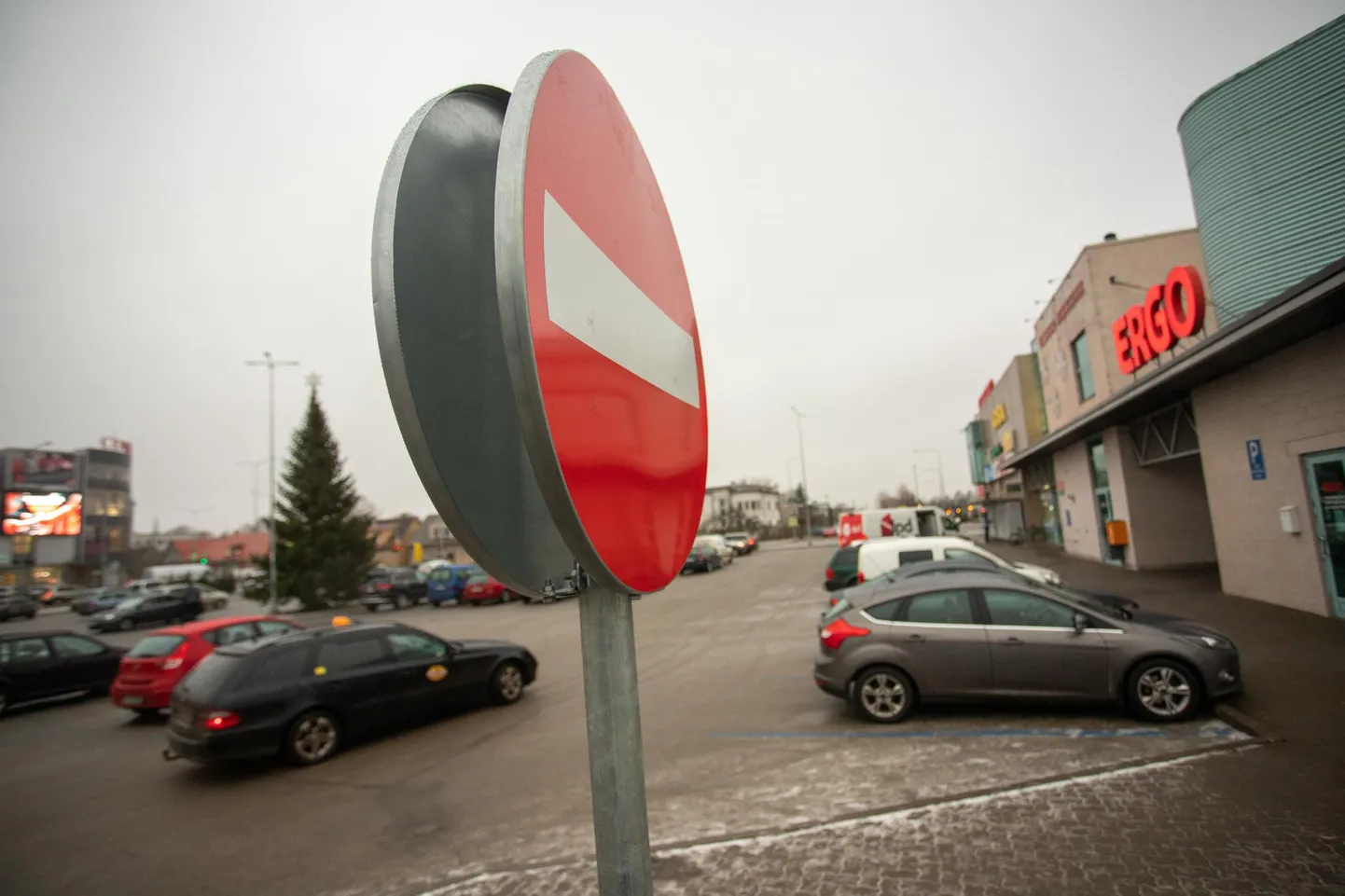 Detsembri keskpaigast ei tohi enam mitte keegi bussijaamast sõita otse Centrumi parklasse ega sealt bussijaama.