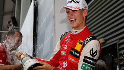 Michael Schumacheri poeg võitis oma esimese etapi samal rajal, kus tema maailmameistrist isa
