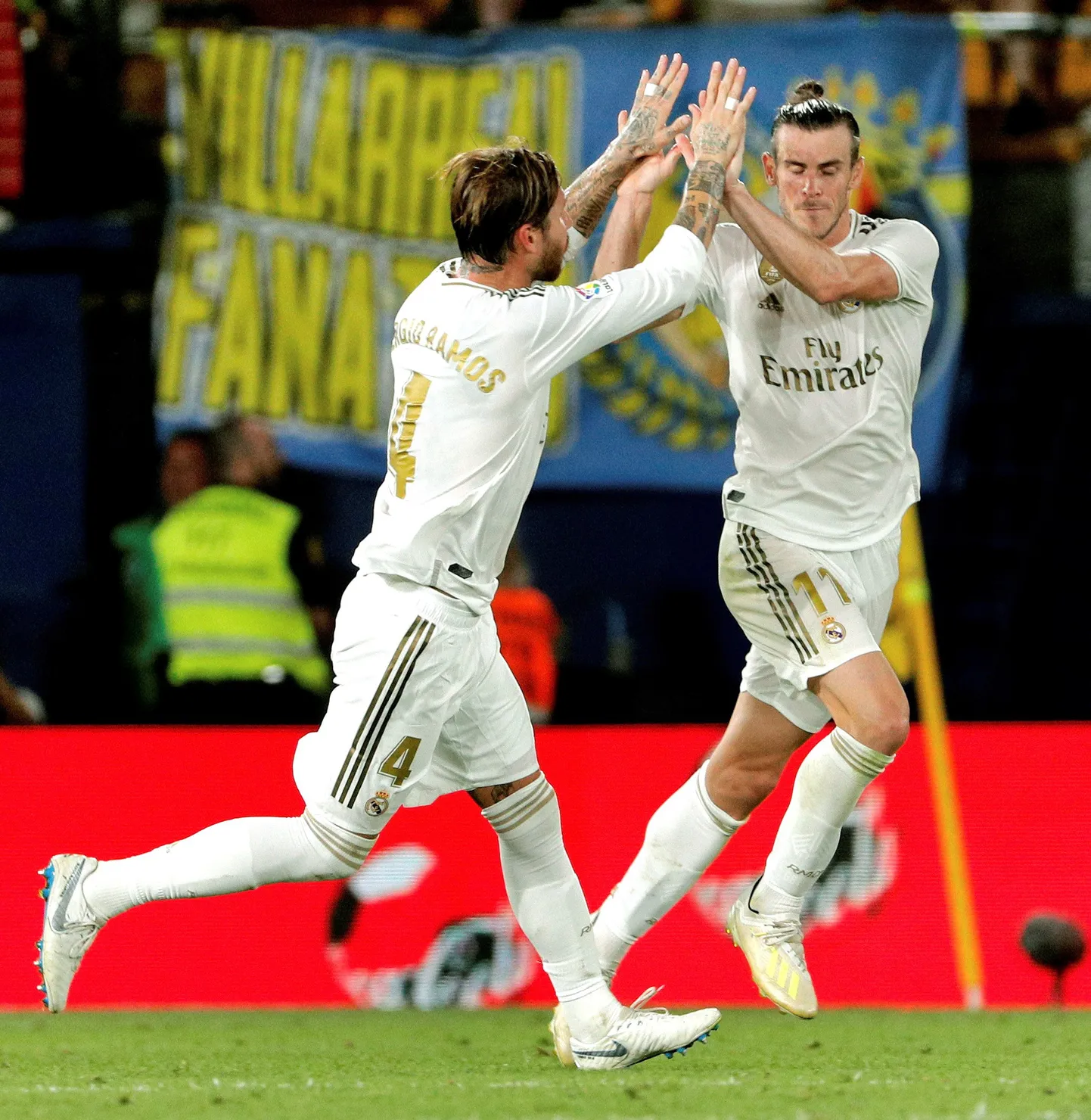 Sergio Ramos tähistab koos Gareth Bale'iga väravat.