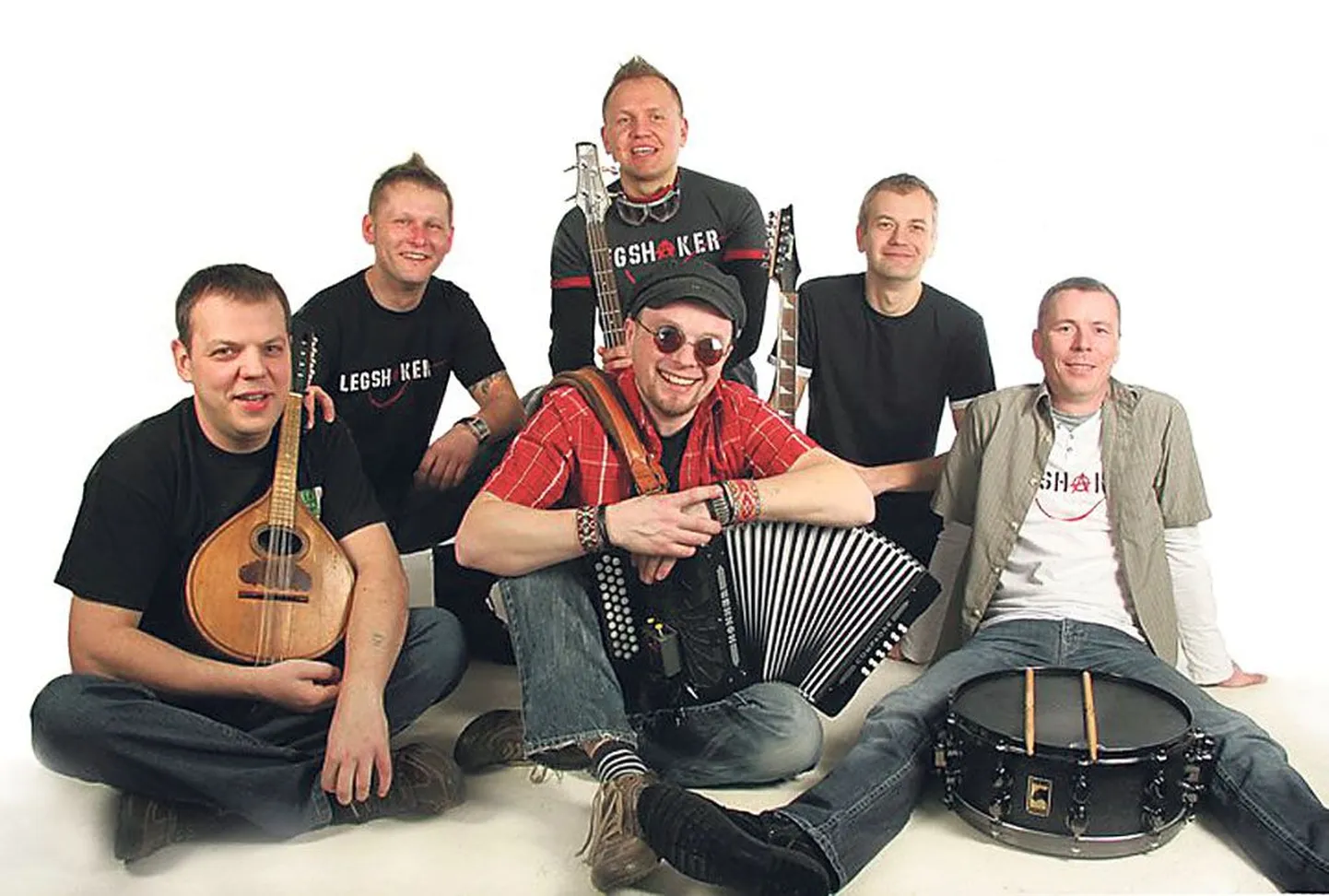 Folkpunkbänd Legshaker on leidnud omale lühikese ajaga palju fänne.