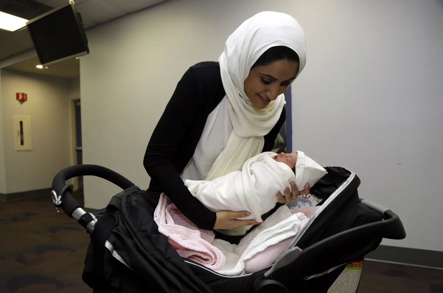 Fatema Al Ansari koos lapsega