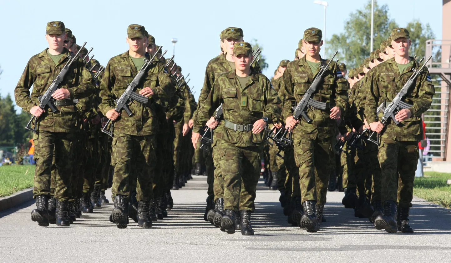 Pildil kaitseväelased Tapa väeosas.