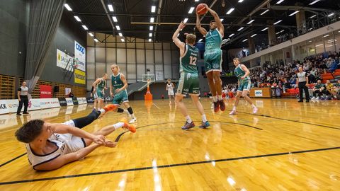 VAATA GALERIID ⟩ Tasavägine heitlus sai kurva lõpu
