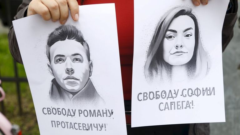 Акция протеста в защиту Сапеги и Протасевича в Риге вскоре после их задержания