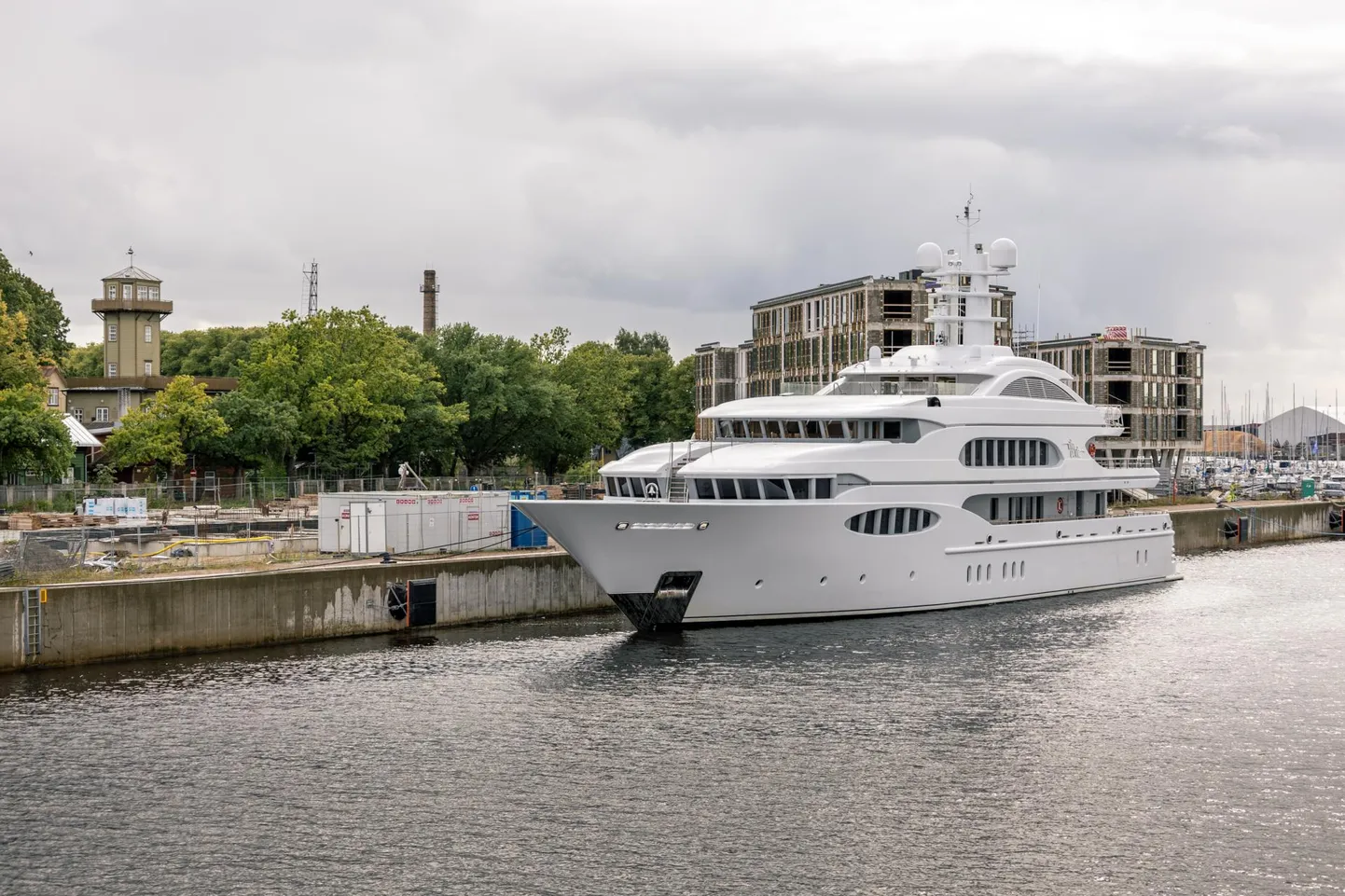 Luksusjaht on 59,4 meetrit pikk ja superyachtfan.com-i andmetel on selle väärtus 80 miljonit eurot.