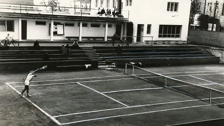 Foto 1967. aastal avatud Tähtvere tenniseväljakutest, mis on olnud kasvu­lavaks mitmetele Eesti tipp­mängijatele.