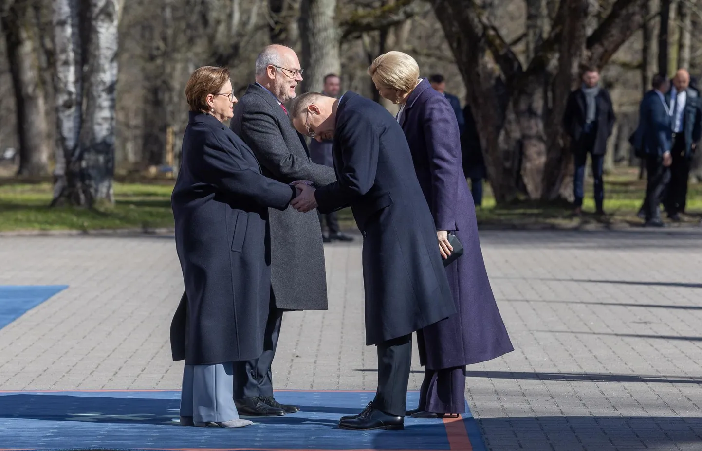 Poola president Andrzej Duda ja Agata Kornhauser-Duda Kadriorus, kus neid tervitasid president Alar Karis ja Sirje Karis.