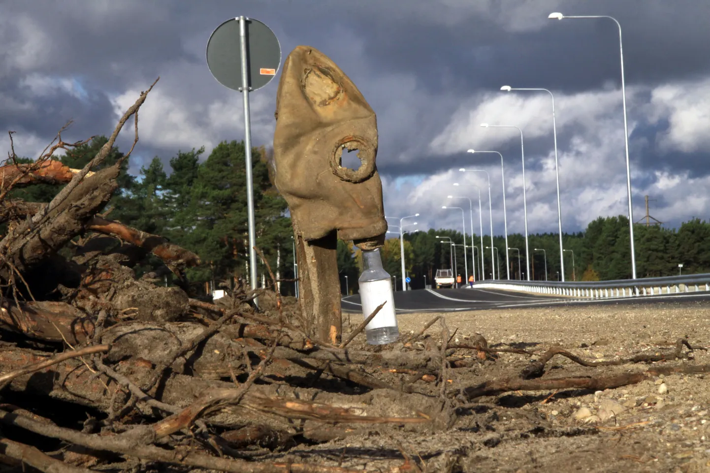 Pärnu ümbersõidu teelõiku ehib omapärane taies.