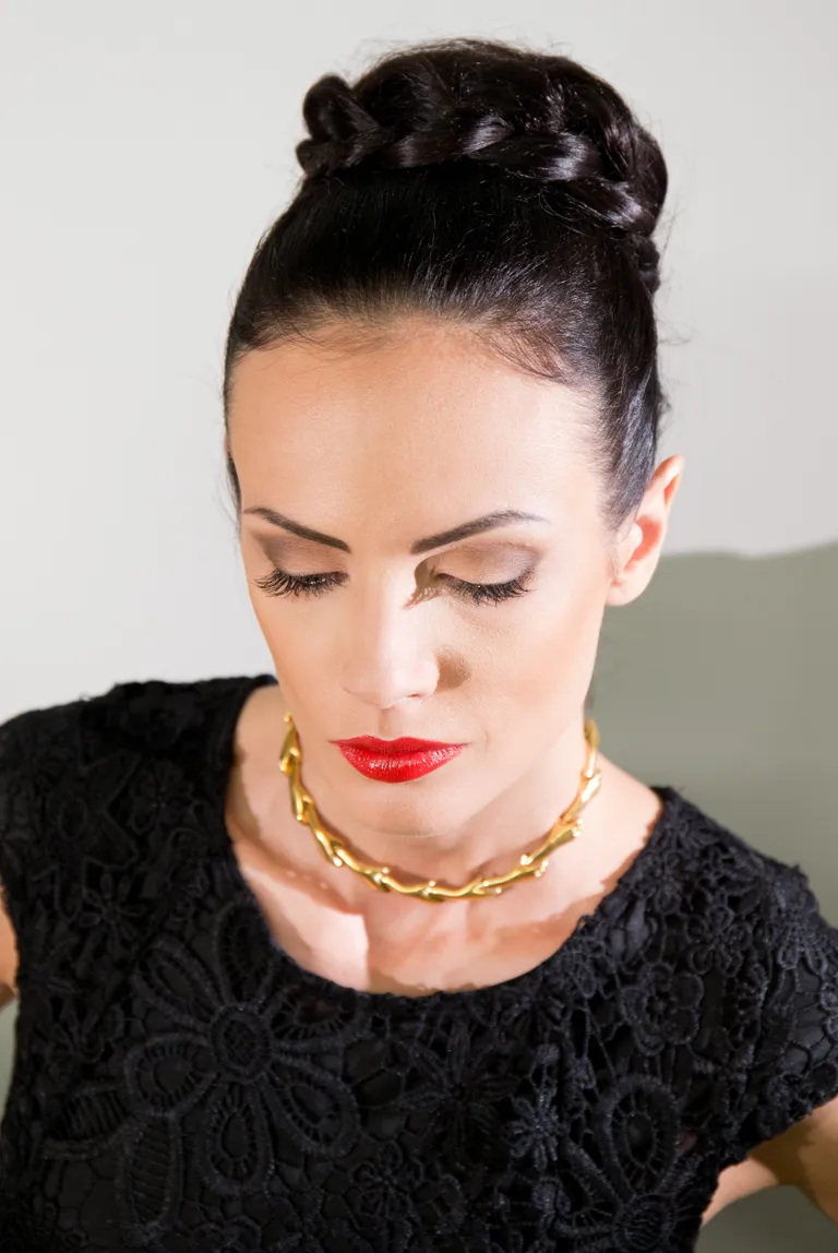 Foto: Liis Treimann, meik: Loore Härmat, soeng: Margit Merirand-Sarapuu, modell: Aleksandra.