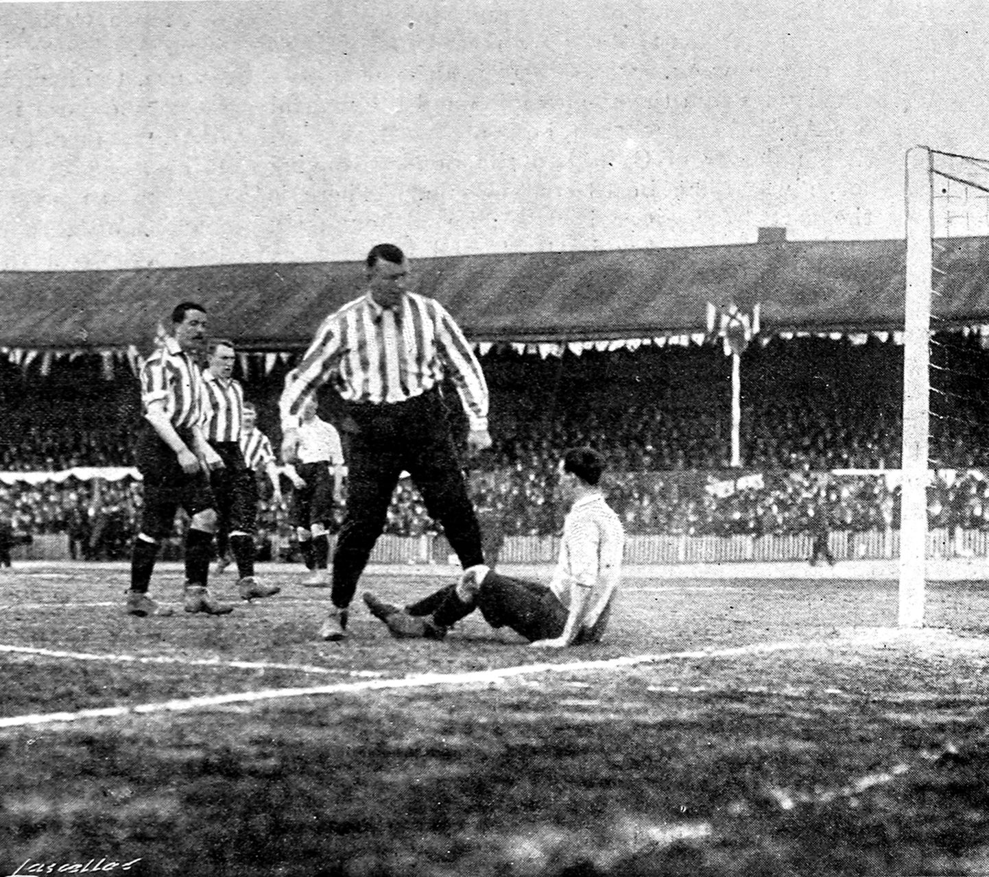1901. aasta FA Cupi finaal Tottenhami ja Sheffield Unitedi vahel. Leia pildilt William «Paksuke» Foulke.