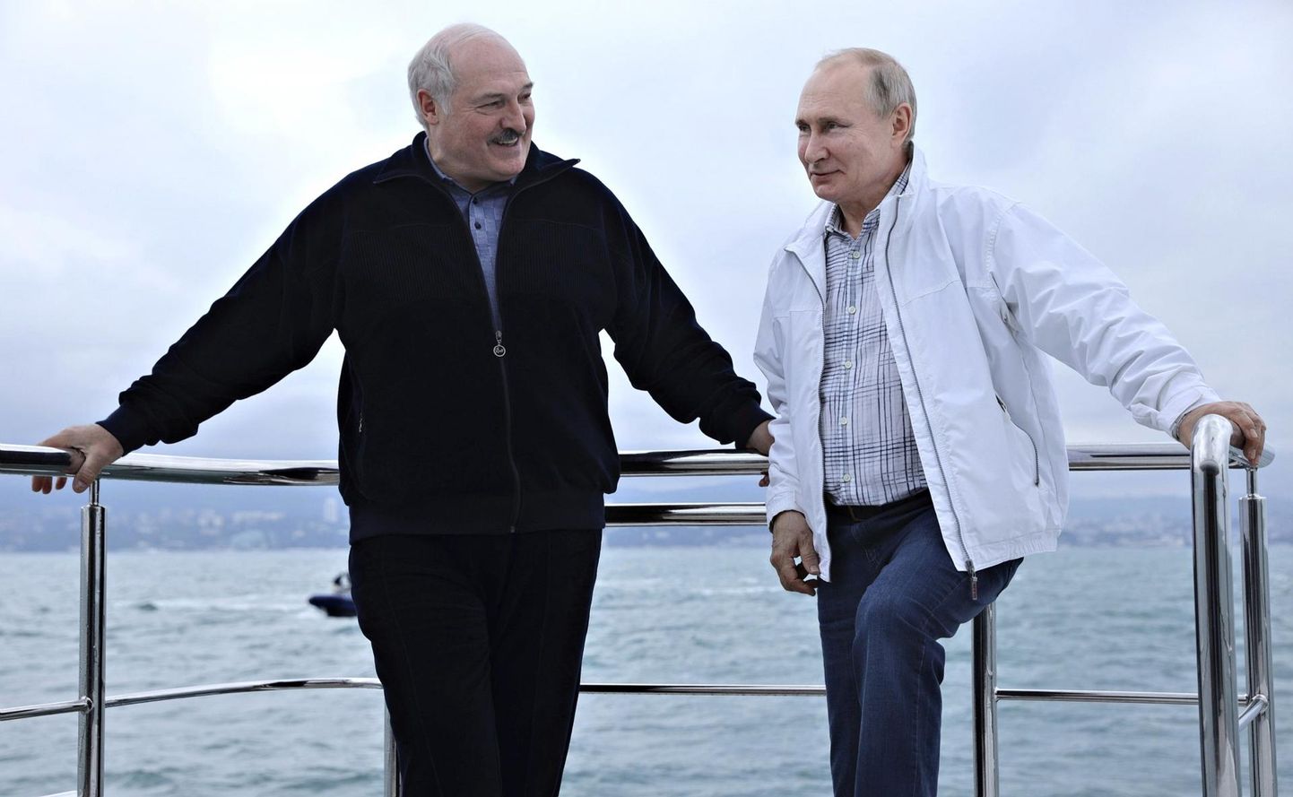 Balti riikide äri õitseb Valgevenega sanktsioonidest hoolimata. Pildil Valgevene president Aleksandr Lukašenka koos Venemaa presidendi Vladimir Putiniga.