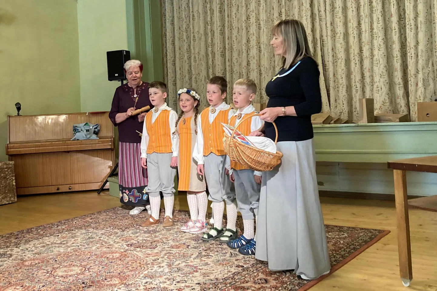 Võru Sõlekese lasteaia esindus: Lea Sikk (vasakult), Hasso Herman Traks, Brianna Kõvatu, Ranar Timo Valtu, Karl Terav ja Maia Päevalill