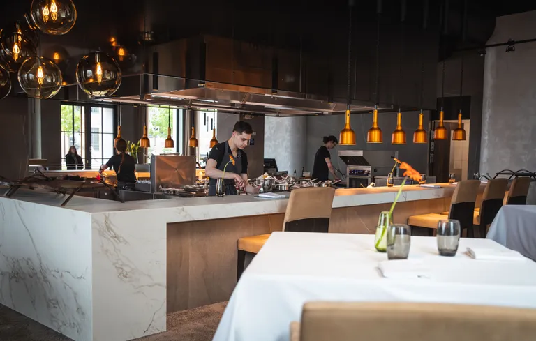 Kahe Michelini tärniga pärjatud Restoran 180° Noblessneris
