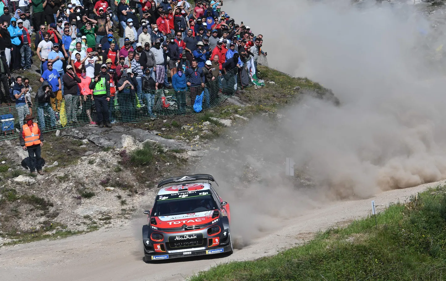 Kris Meeke'i asendab Mads Østberg