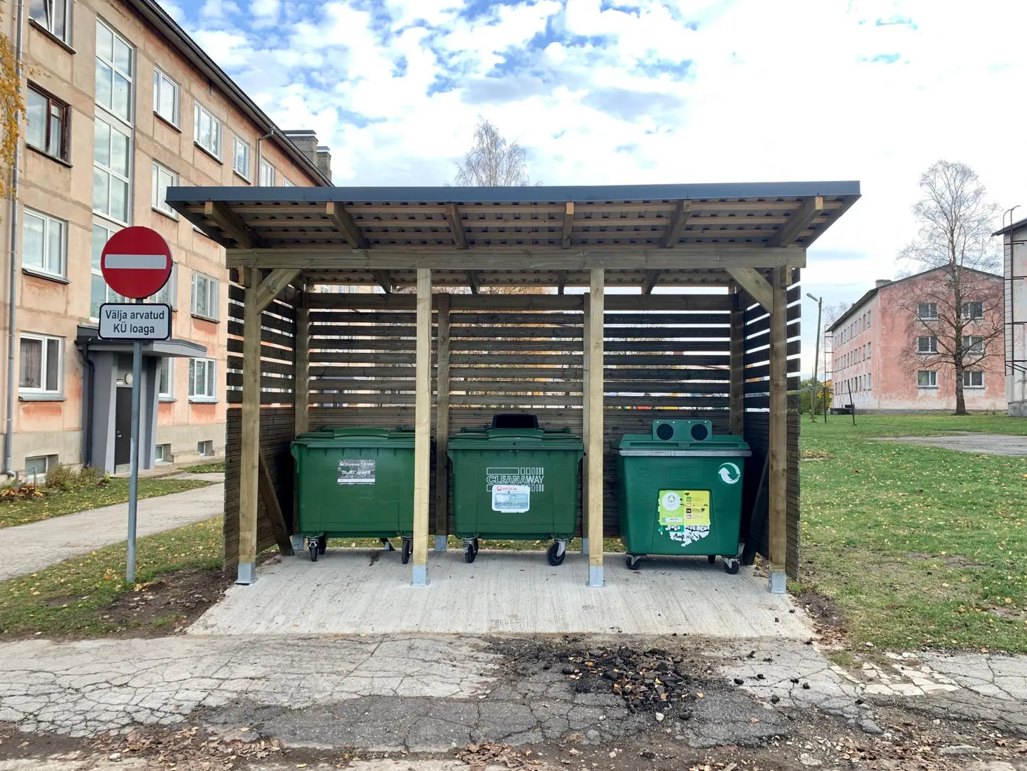 Pügimaja kortermaja juures, pilt on illusteeriv.