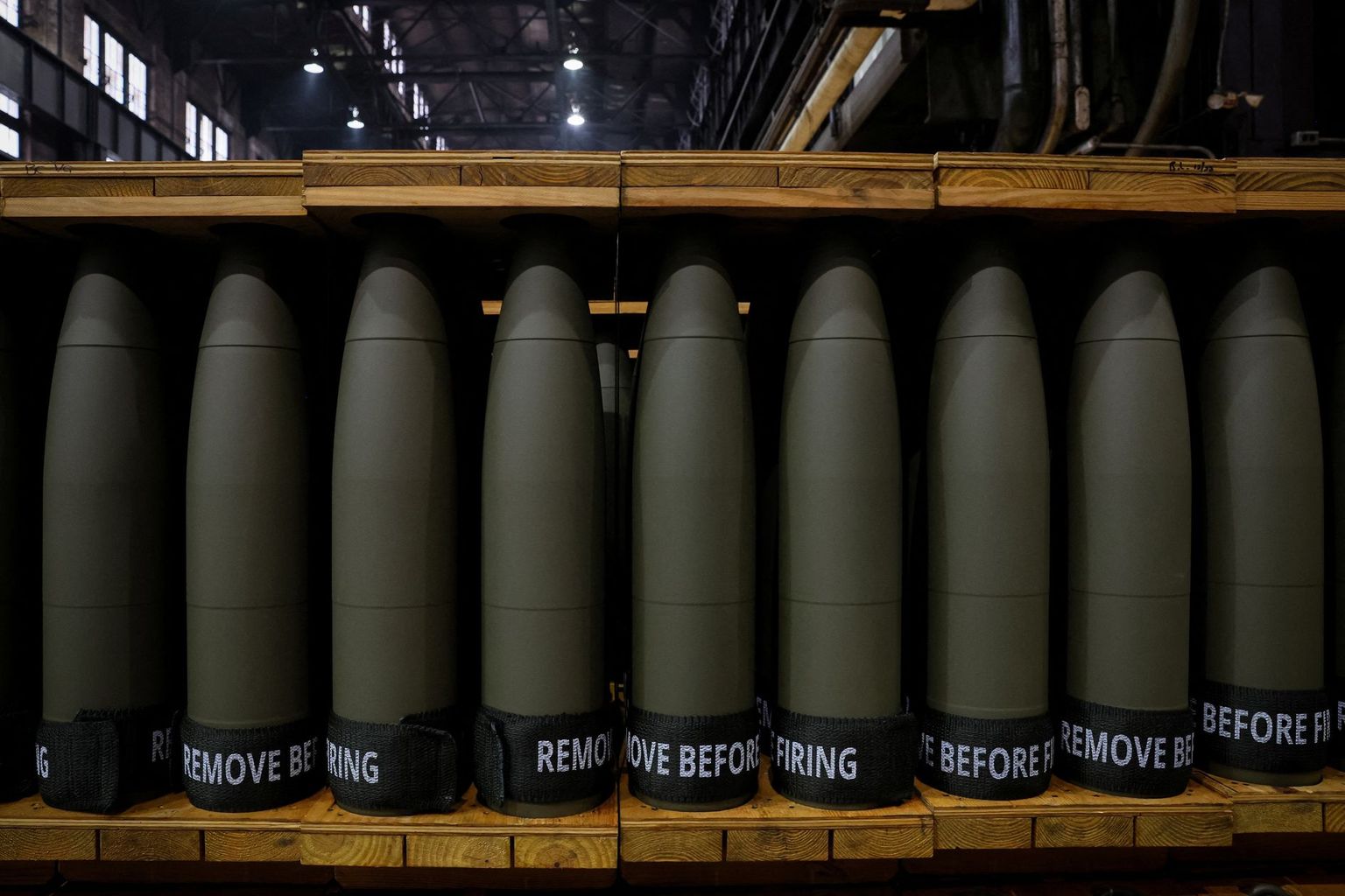 The Estonian government on Thursday supported Defense Minister Hanno Pevkur's decision to send essential artillery ammunition to Ukraine.
