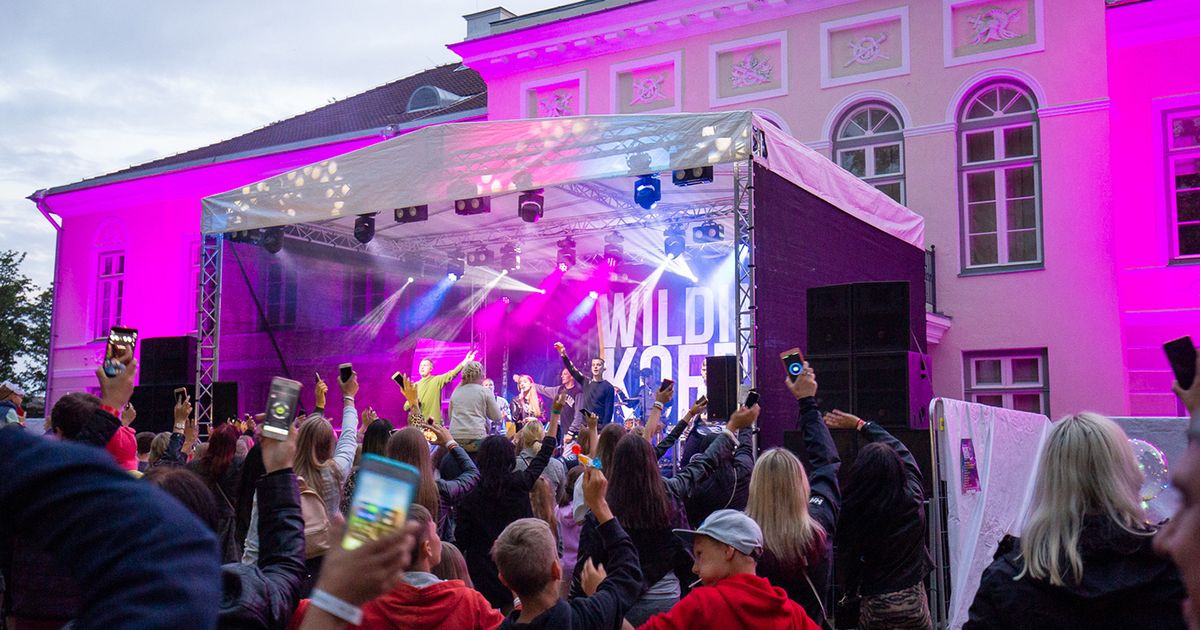 Koeru mõisa tuled meelitasid inimesi
