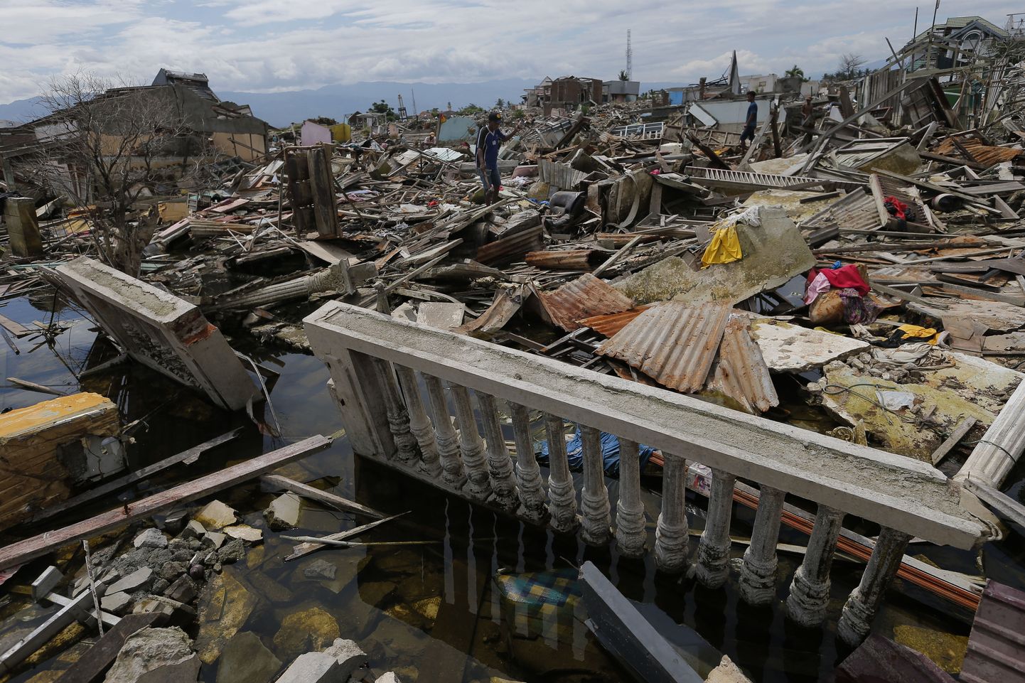Indoneesia Sulawesi saart tänavu aprillis tabanud maavärina põhjustatud purustused.