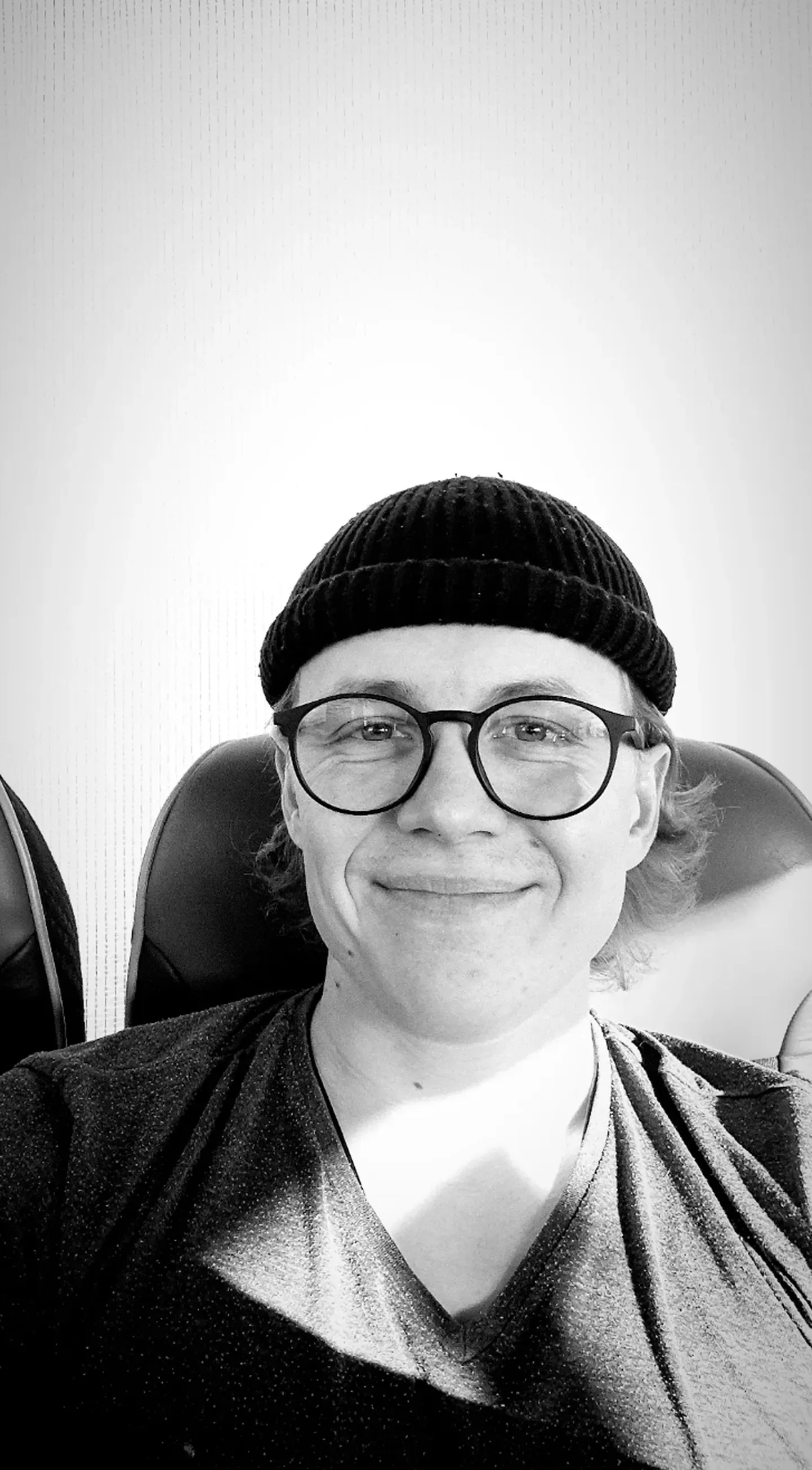 Näitleja Märten Matsu sai endale prillid ja lubab kõigil ennast prillipapaks kutsuda.