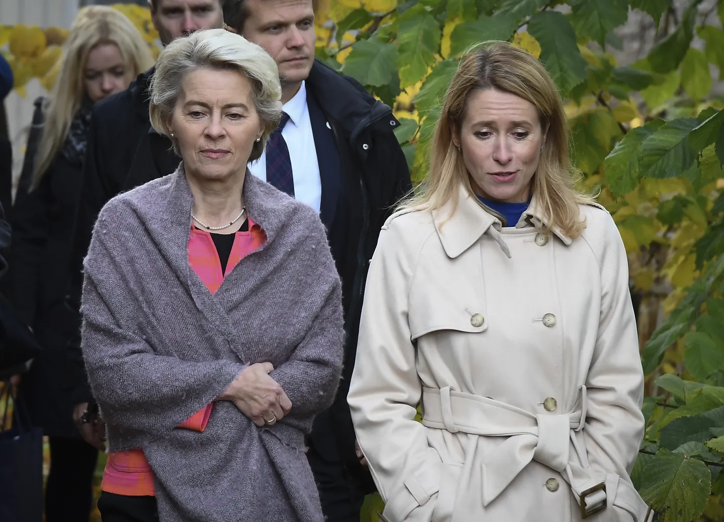 Euroopa Komisjoni president Ursula von der Leyen (vasakul) ja Eesti peaminister Kaja Kallas (paremal) külastamas Narva linna.