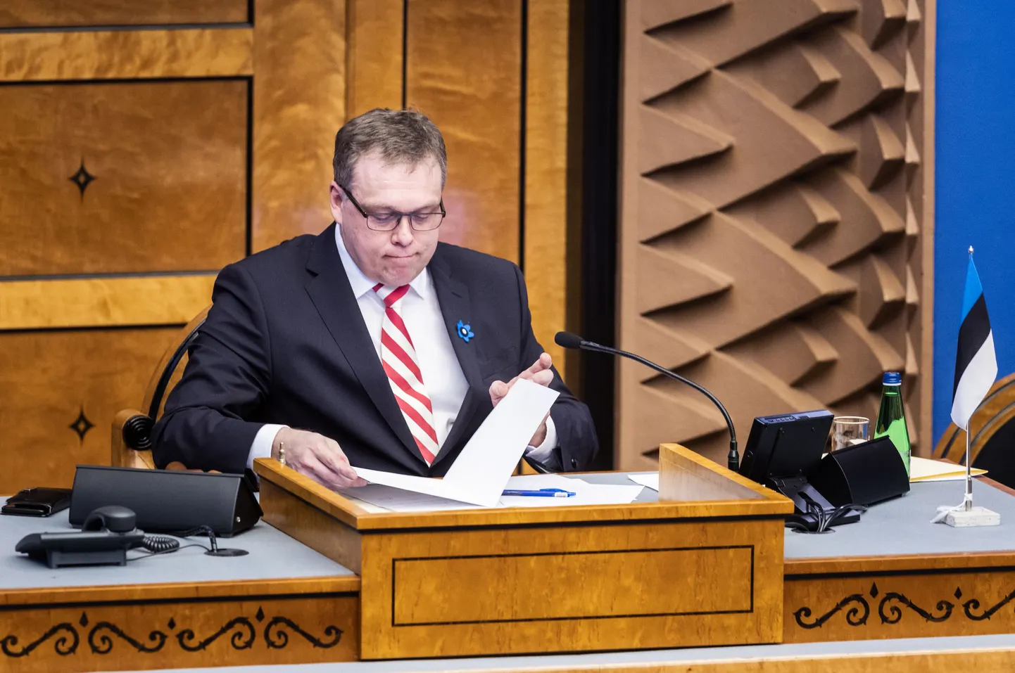 Riigikogu esimehel Lauri Hussaril (Eesti 200) tuli riigikogu töökord endale kohe uue ameti alguses detailideni selgeks teha, kuna opositsioon kasutab obstruktsiooniks ära seaduses ette nähtud võimalused.